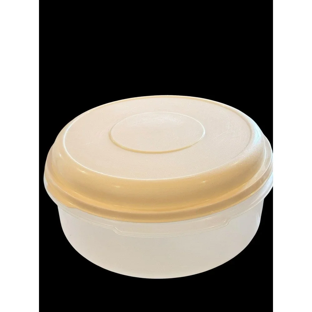 Rubbermaid Servin' Saver # 5 22 Cup Almond Lid Storage Container Round Large